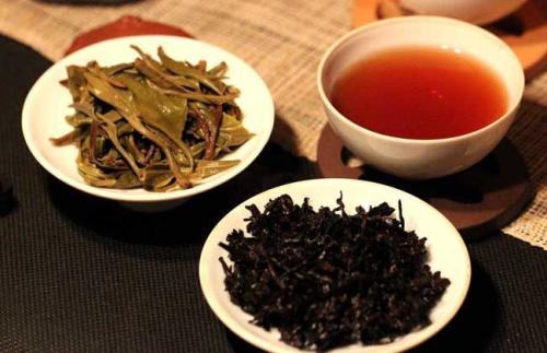 普洱茶饼紫色现象全解析 原因、安全性与品饮价值